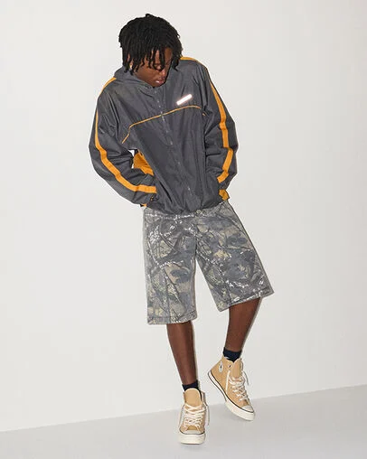 Chuck 70 Vintage Canvas Hay Day Brown/Egret/Black, On Foot Shot 1