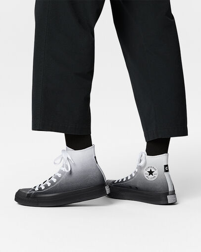 Chuck Taylor All Star CX Gradient Blanc/Noir/Blanc, On Foot Shot 1