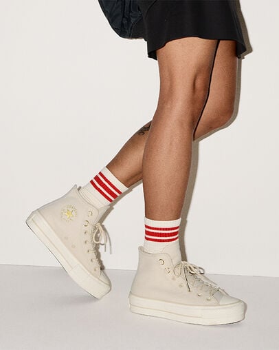 Chuck Taylor All Star Lift Platform Glam Leather Light Dune/Light Dune/Egret, On Foot Shot 2