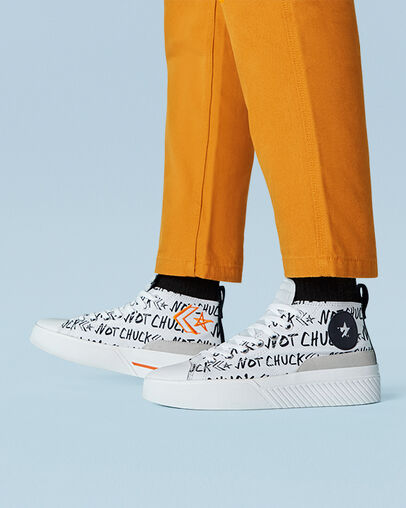 UNT1TL3D Digital Terrain Pale Putty/White/Black, On Foot Shot 1