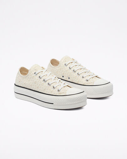 Chuck Taylor All Star Lift Platform Canvas Broderie Vintage White/Egret/Black, Angled View