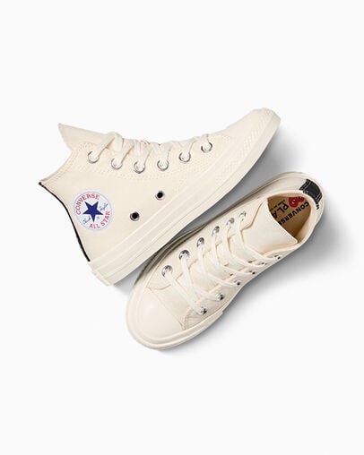 PLAY Comme des Garçons Single Heart Chuck 70 Milk/Red/Black, Angled View