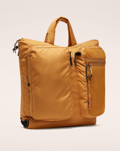 Utility Helmut Tas Dark Soba, 3/4 View