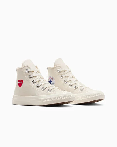 PLAY Comme des Garçons Single Heart Chuck 70 Milk/Red/Black, Top and Side View