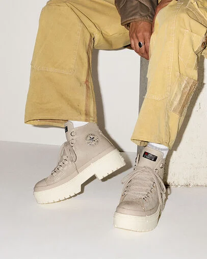 Chuck Taylor All Star Lugged Heel Platform Waterproof Leather Papyrus/Papyrus/Egret, On Foot Shot 2