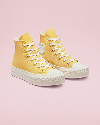 Chuck Taylor All Star Lift Platform Hybrid Texture Saturn Gold/Egret/Egret, Angled View
