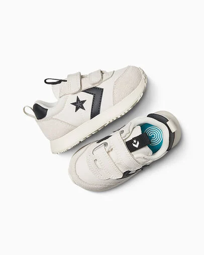 Converse Omega Trainer Easy-On Vintage White/Black/Egret, Angled View