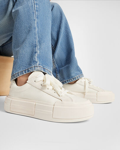 Converse Cruise &Eacute;cru/Blanc/&Eacute;cru, On Foot Shot 2