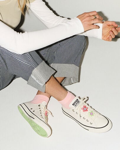 Chuck Taylor All Star Floral Accents Vintage White/Egret, On Foot Shot 1