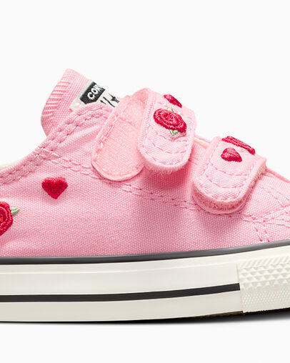 Chuck Taylor All Star Valentine's Day Easy On Lt Jellyfish Jitter/Red/Egret, Detail Angle View