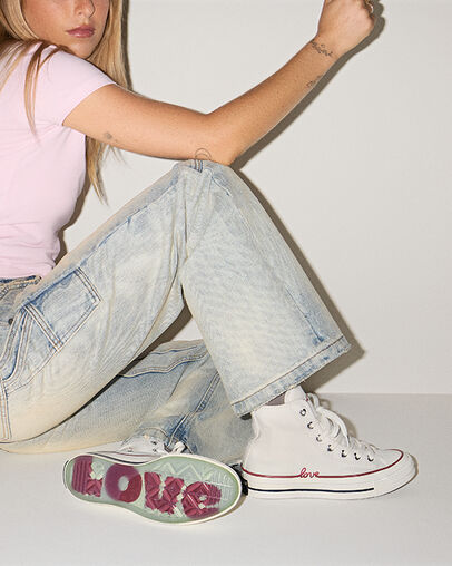 Chuck 70 Valentine's Day Vintage White/Egret/Days Ahead, On Foot Shot 2