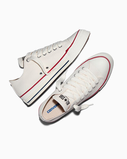 Chuck Taylor Throwback Vintage White/Red/Blue, Angled View