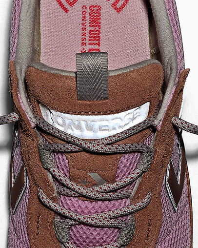 Omega Trainer SE Dried Earth/New Found Bloom, Detail Angle View