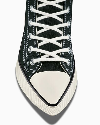 Chuck 70 De Luxe Pointed Black/White/Black, Detail Angle View