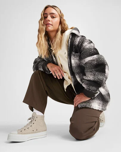 Chuck Taylor All Star Lift Platform Sherpa Beach Stone/Beach Stone/White, On Foot Shot 2