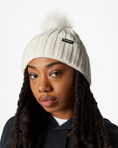 Gorro con pomp&oacute;n Garza, Front View