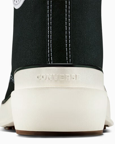 Chuck 70 De Luxe Pointed Black/White/Black, Detail Angle View