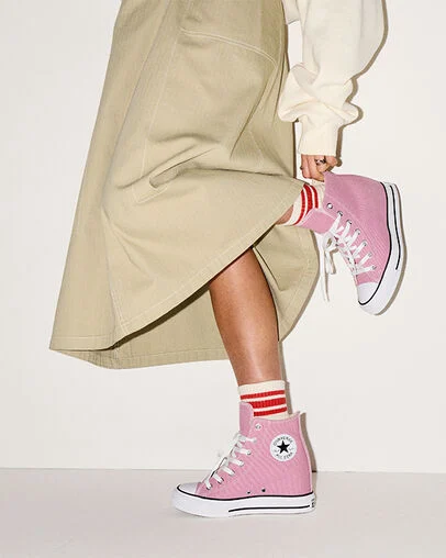 Chuck Taylor All Star Wedge Platform Cliffside Rose/White/Black, On Foot Shot 2