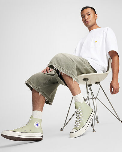 Chuck 70 Leather Pale Surplus/Red/White, On Foot Shot 2