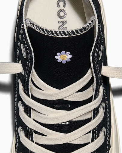 Chuck Taylor All Star Petal Pop Black/Egret/Egret, Detail Angle View