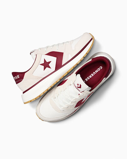 Omni Trainer Egret/Vintage White/Park Red, Angled View