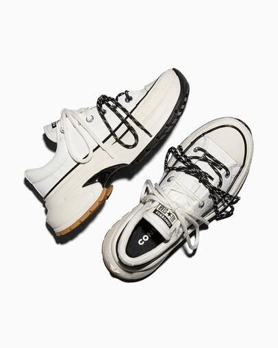 Run Star Crush Distressed Patent Vintage White/Egret/Black, Angled View