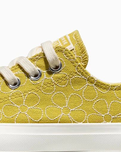 Chuck Taylor All Star Lift Platform Petal Pop Bright Outlook/Egret/Egret, Detail Angle View