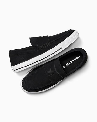 Chuck Taylor All Star Loafer Schwarz/Schwarz/Weiß, Angled View