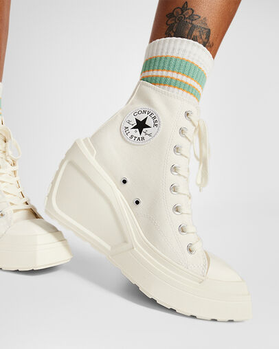 Chuck 70 De Luxe Wedge Egret/Black/White, On Foot Shot 2