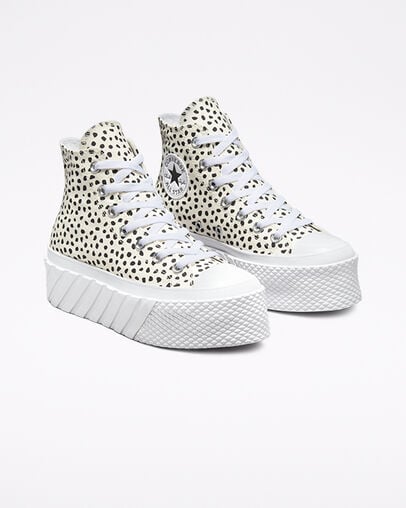 Welcome to the Wild 2X Platform Chuck Taylor All Star Egret/Schwarz/Wei&szlig;, Angled View