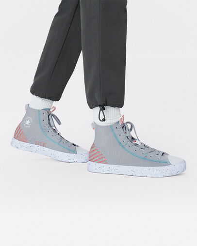 Chuck Taylor All Star Crater Summer Daze Ash Stone/Bright Poppy/White, On Foot Shot 1