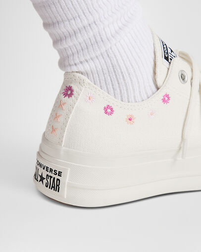 Chuck Taylor All Star Lift Floral Embroidery Low Top Garza/Fruto de az&uacute;car/Brote de cactus, Reflective View