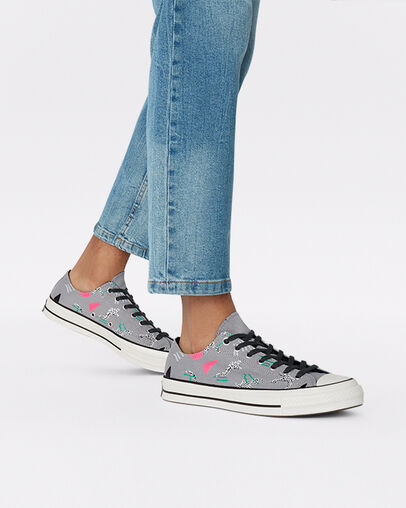 Archive Skate Chuck 70 Dolphin/Hyper Pink/Black, On Foot Shot 1