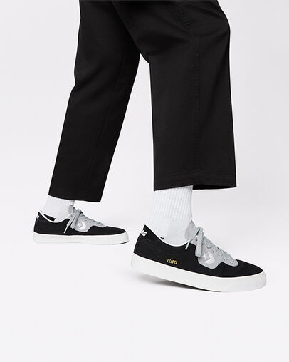 Unisex CONS Louie Lopez Pro Schwarz/Wolf Grey/Wei&szlig;, Detail Angle View