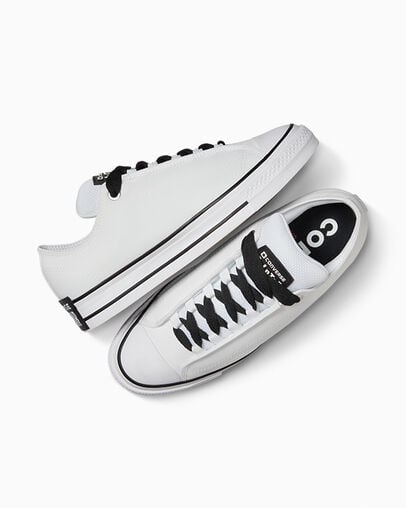 Chuck Taylor Puff White/White/Black, Angled View