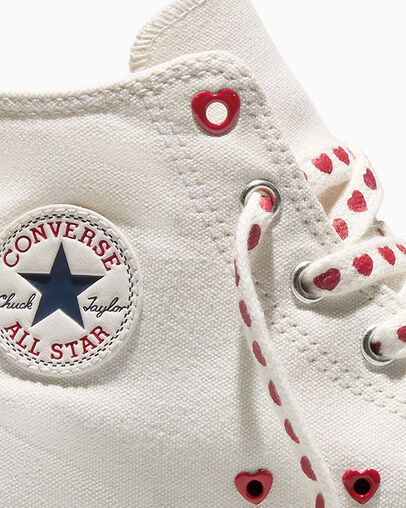 Chuck Taylor All Star Lift Platform Valentine&rsquo;s Day Vintage White/Vintage White/Days Ahead Red, Detail Angle View
