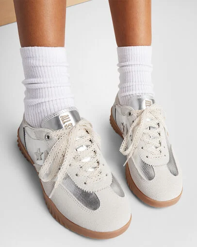 Run Star Trainer Metallic Canvas Dull Silver/Vintage White, Reflective View