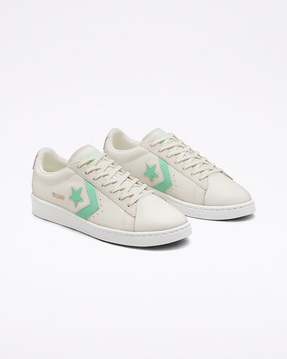 Pro Leather Seasonal Color Egret/Prism Green/White, Angled View