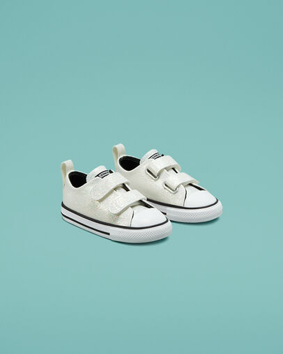 Chuck Taylor All Star Easy-On Iridescent Glitter Argent/Noir/Blanc, Angled View