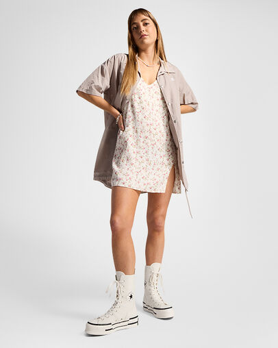 Chuck 70 Plus XHi Egret/Egret/Zwart, On Foot Shot 1