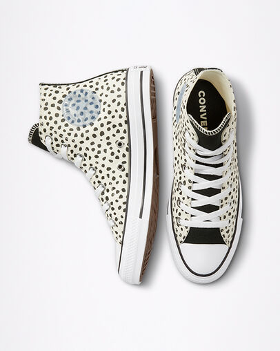 Bienvenue dans l'univers sauvage de la Chuck Taylor All Star &Eacute;cru/Noir/Blanc, Top and Side View