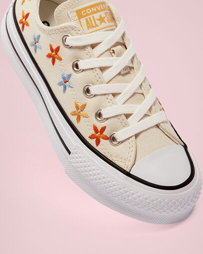 Chuck Taylor All Star Lift Platform Spring Flowers Natural Ivory/White/Black, Detail Angle View