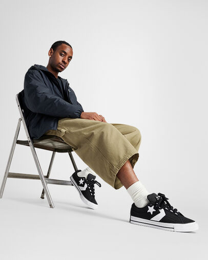 Star Player 76 Puff Black/Black/White, On Foot Shot 2