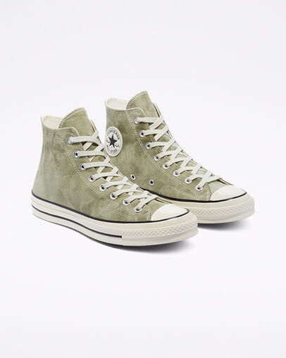 Chuck 70 Summer Daze Light Field Surplus/Egret, Angled View