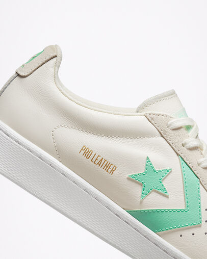 Pro Leather Seasonal Color Egret/Prism Green/White, Detail Angle View