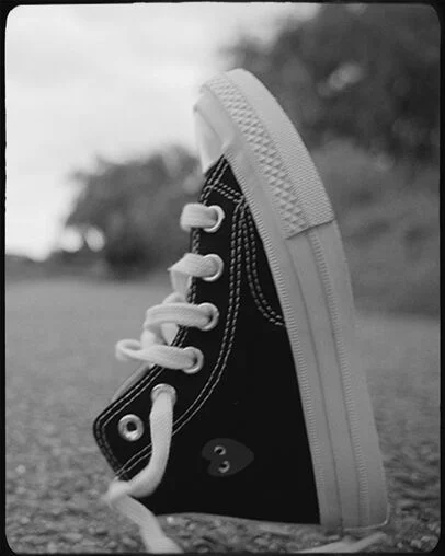 PLAY Comme des Garçons Single Heart Chuck 70 Negro/Garza/Rojo, Reflective View