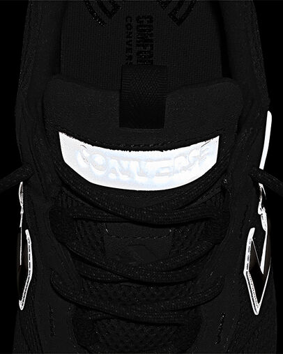 Omega Trainer SE Classic Ecru/Vintage White/Gum, Detail Angle View