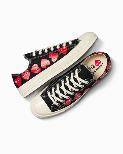 Converse x Comme des Gar&ccedil;ons PLAY Chuck 70 Multi Heart Nero/High Risk Red/Egret, Angled View