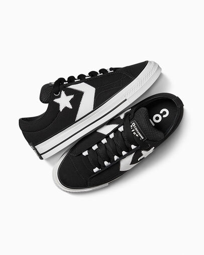 Star Player 76 Puff Black/Black/White, Angled View