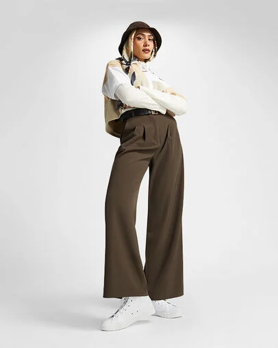 Chuck Taylor All Star Leather White Monochrome, On Foot Shot 1